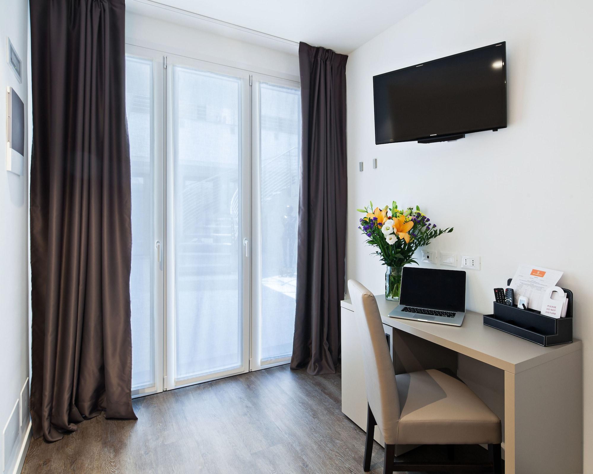 Hotel Studio Inn Centrale & Milano Urban Padel Ngoại thất bức ảnh
