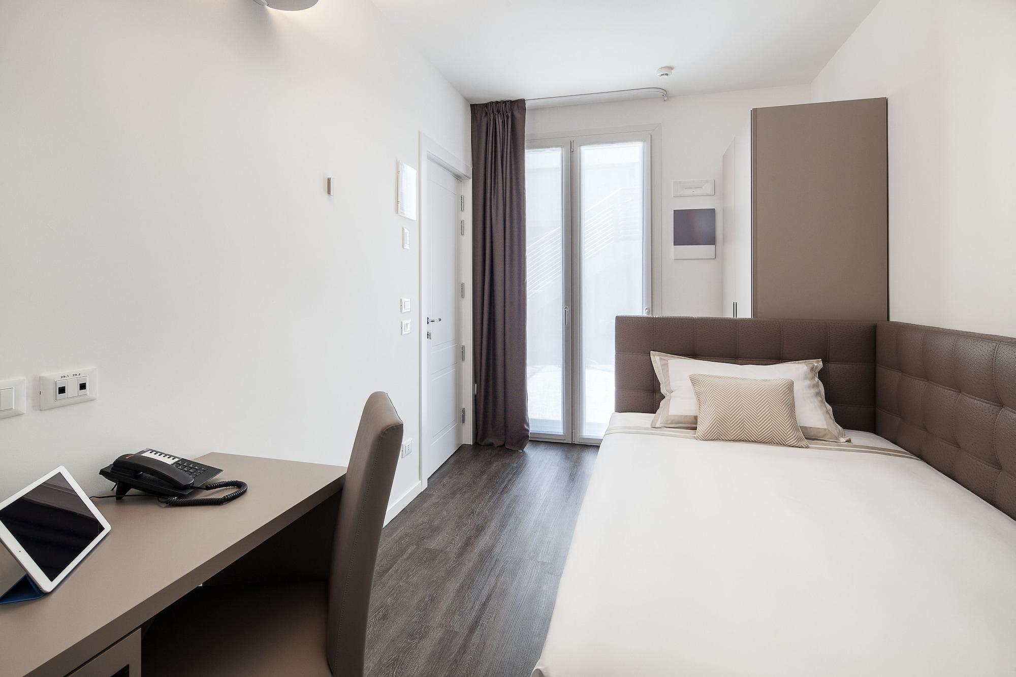 Hotel Studio Inn Centrale & Milano Urban Padel Ngoại thất bức ảnh