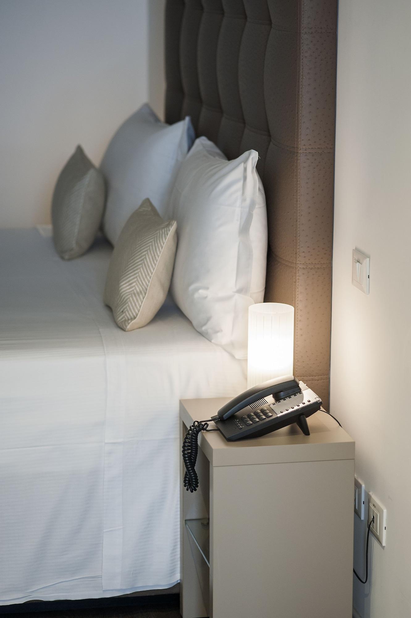 Hotel Studio Inn Centrale & Milano Urban Padel Ngoại thất bức ảnh