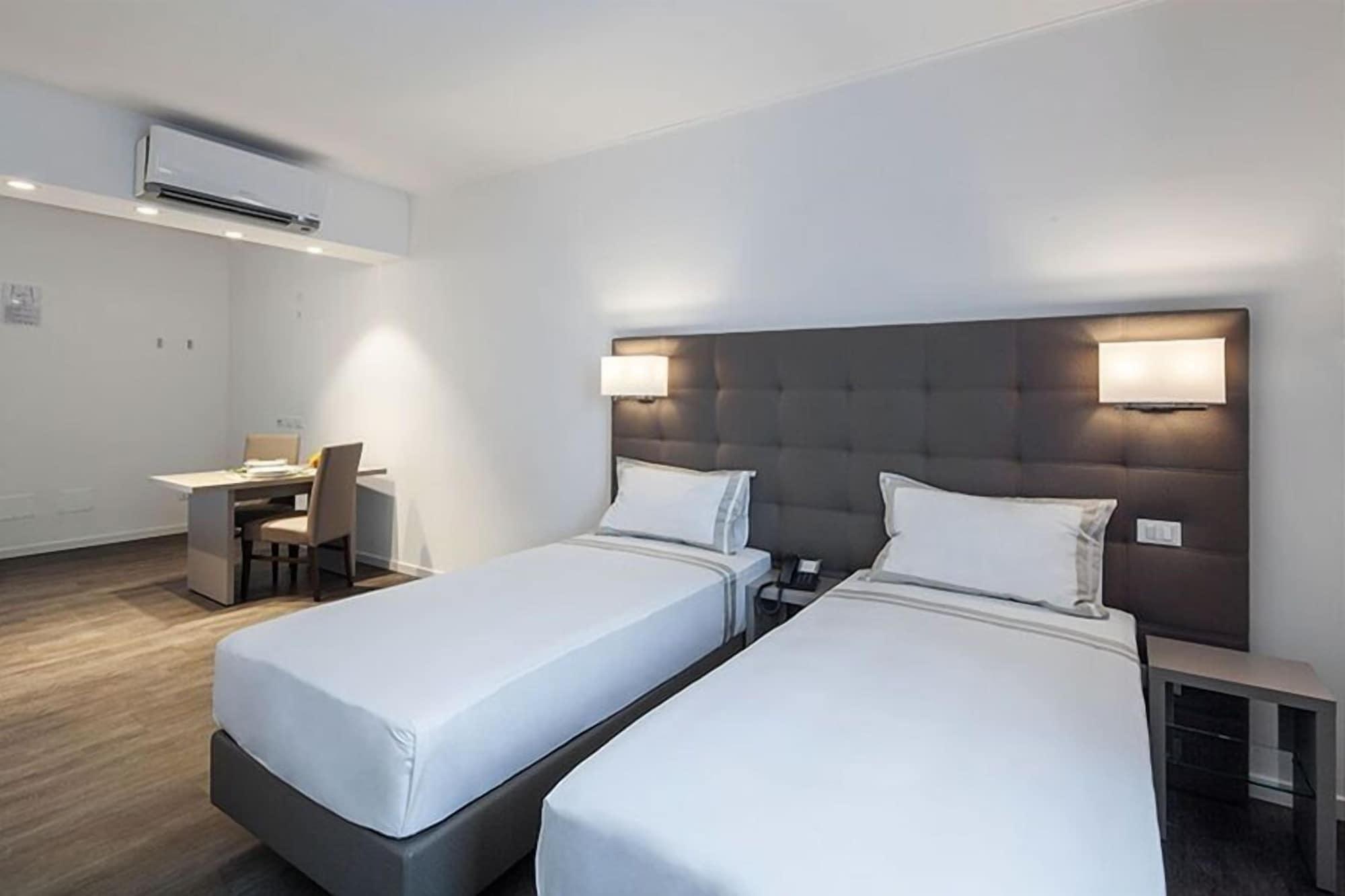 Hotel Studio Inn Centrale & Milano Urban Padel Ngoại thất bức ảnh