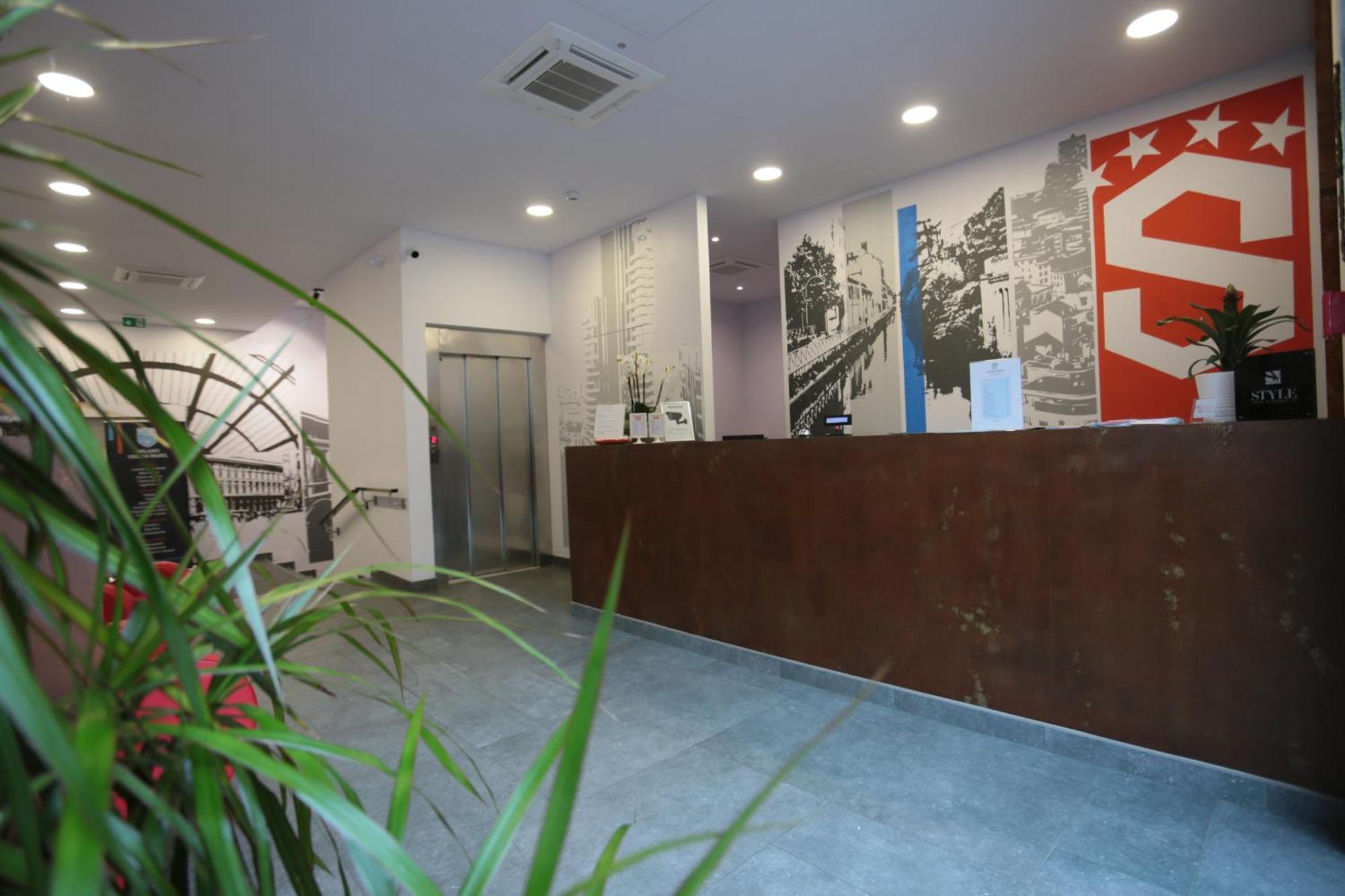 Hotel Studio Inn Centrale & Milano Urban Padel Ngoại thất bức ảnh